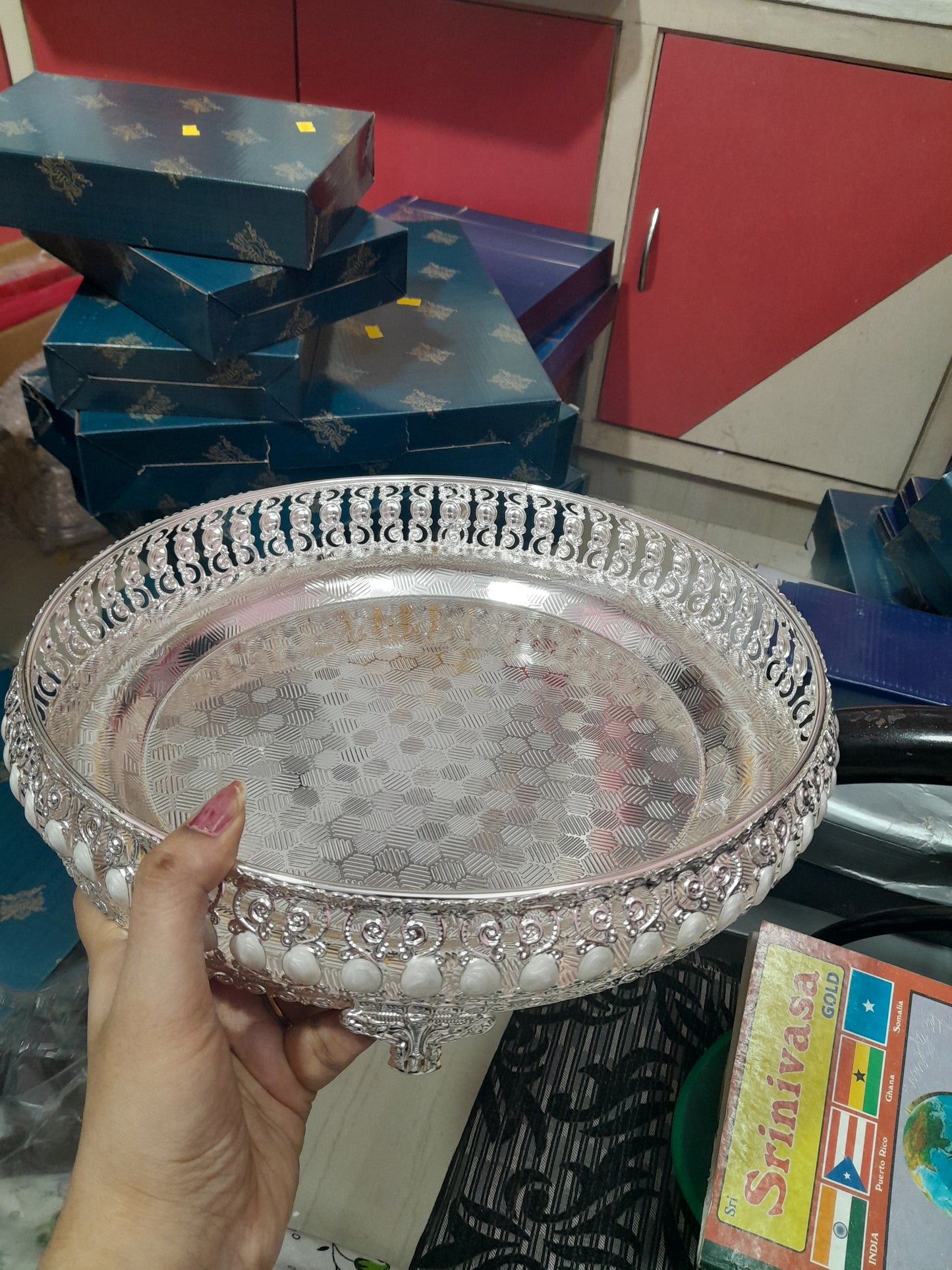 White Pearls tray-75308