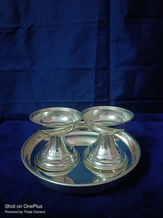Plain diyas with Harathi Plate