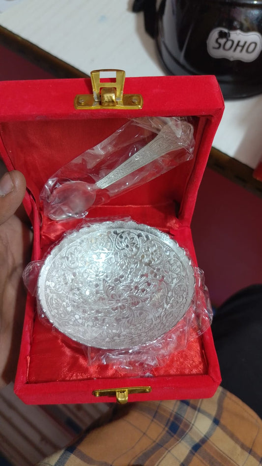 velvet box with bowl and spoon