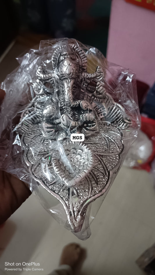 Leaf Ganesh with Diya