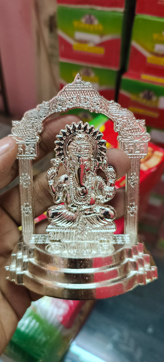 Ganesh idol with thoran